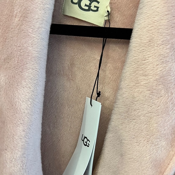 UGG Pink Robe - Picture 2 of 8